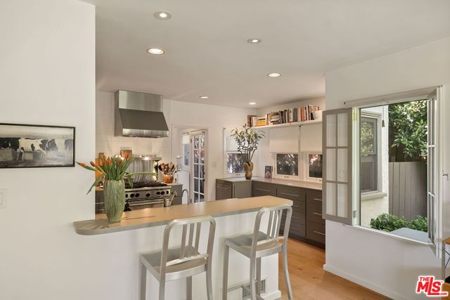 440 19th Street, Santa Monica CA: https://media.crmls.org/mediaz/694d26a9-7239-4206-b3e1-2dea49358627.jpg