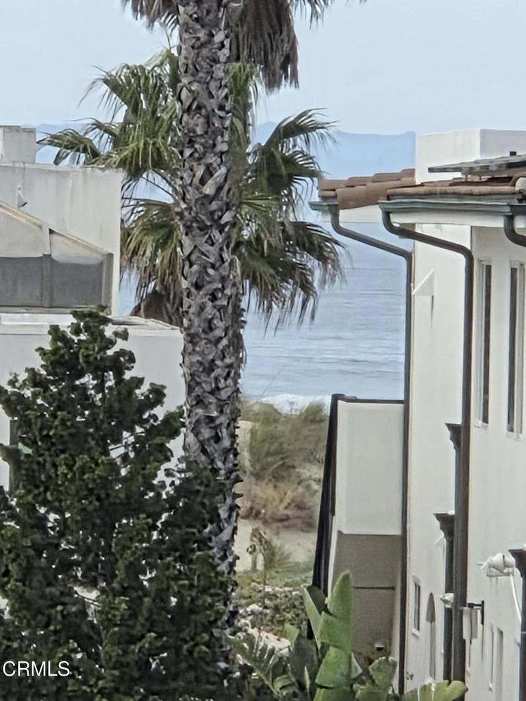 https://media.crmls.org/mediaz/694db49e-4658-4786-b34c-de0e9148d09b.jpg?preset=X-Large