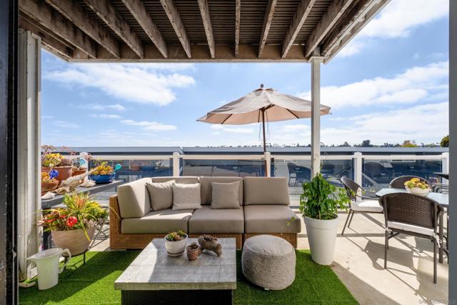 2399 Jefferson St, Carlsbad CA: https://media.crmls.org/mediaz/694de316-3c2b-4e90-9a27-5400cc826913.jpg
