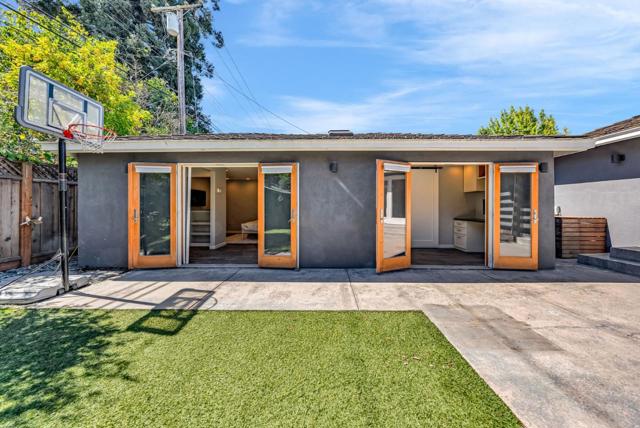 1024 Berkeley Avenue, Menlo Park CA: https://media.crmls.org/mediaz/694df278-f0be-46f5-8c58-1361b6cf2bc3.jpg