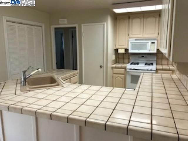 212 Elvira St, Livermore CA: https://media.crmls.org/mediaz/694e61fb-81e4-45a9-a624-73717c1d0aba.jpg