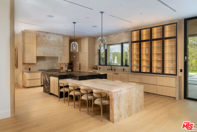 5831 Fitzpatrick Road, Hidden Hills CA: https://media.crmls.org/mediaz/694ebe49-d0e1-4827-944b-39c3536b2c87.jpg