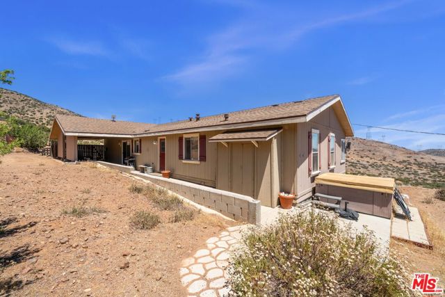 1794 Rebel Road, Acton CA: https://media.crmls.org/mediaz/694f7a19-1736-4e55-ad98-52a70b590d16.jpg