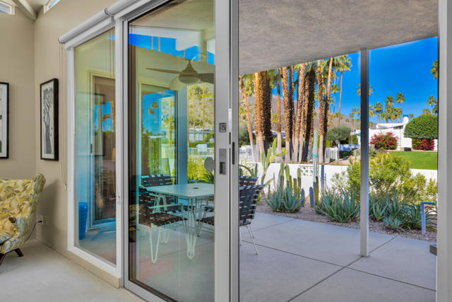 246 E Avenida Granada, Palm Springs, CA 92264