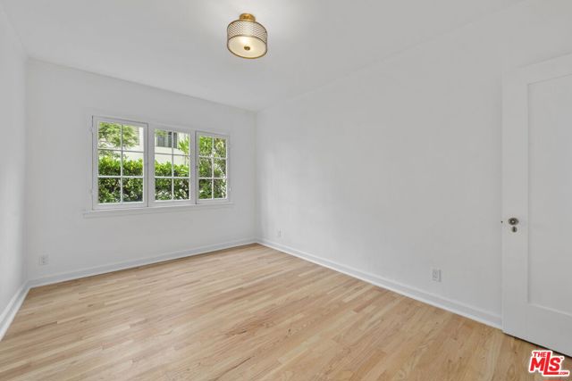 951 N Martel Avenue, Los Angeles CA: https://media.crmls.org/mediaz/694fb6da-9e30-499c-bd88-29f98d61585d.jpg