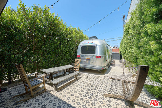 1 Bed Home for Sale in Los Angeles, California