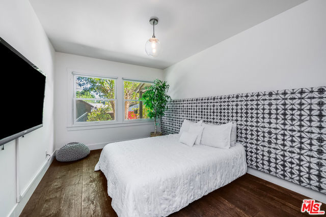 4838 Coldwater Canyon Avenue, Sherman Oaks CA: https://media.crmls.org/mediaz/694fd156-8adc-43ca-9b31-a8d7d72c9fa9.jpg