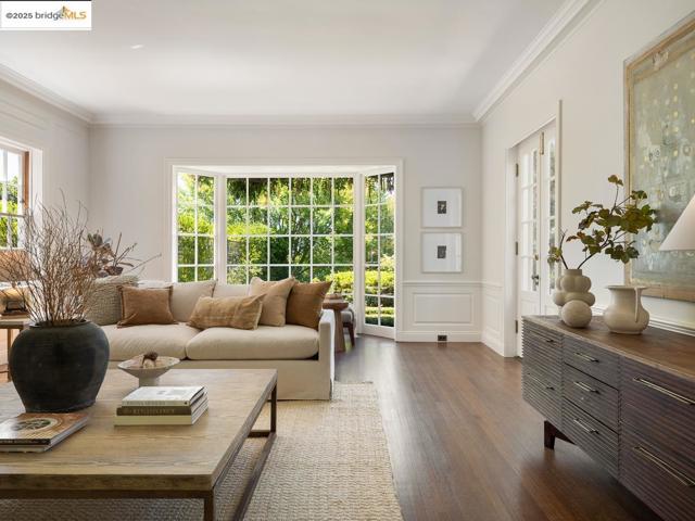120 Hazel Ln, Piedmont CA: https://media.crmls.org/mediaz/695002ba-4ab9-4987-8a85-4af6fbd7788d.jpg