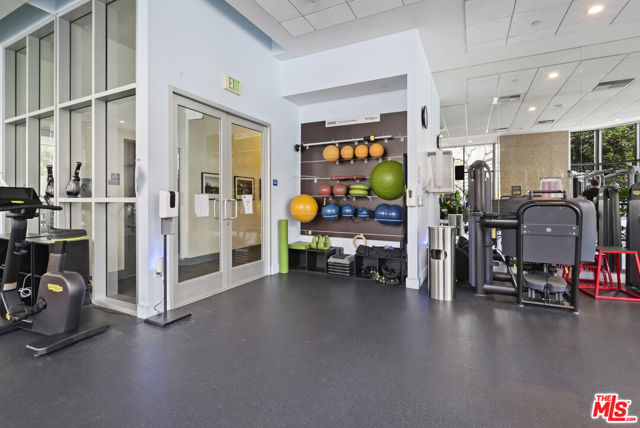 801 S Grand Avenue, Los Angeles CA: https://media.crmls.org/mediaz/695162c5-86b2-4074-8361-f779442b7d18.jpg