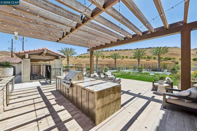 2909 Tulare Hills Dr, Dublin CA: https://media.crmls.org/mediaz/6951e638-5558-48d7-9eb9-9c45c7a539f0.jpg