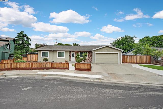 7845 Ironwood Dr, Dublin CA: https://media.crmls.org/mediaz/6952c190-582b-4a5d-a379-68bf2acc708e.jpg