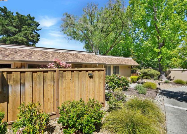 2217 Ptarmigan Dr, Walnut Creek CA: https://media.crmls.org/mediaz/69533868-60bc-44a3-b0b2-2ff6ff52a7a9.jpg
