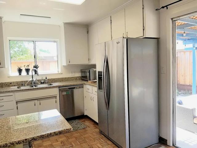 15061508 Kentfield Avenue, Redwood City CA: https://media.crmls.org/mediaz/6953557e-2081-4c6f-a154-8fd39a849b60.jpg