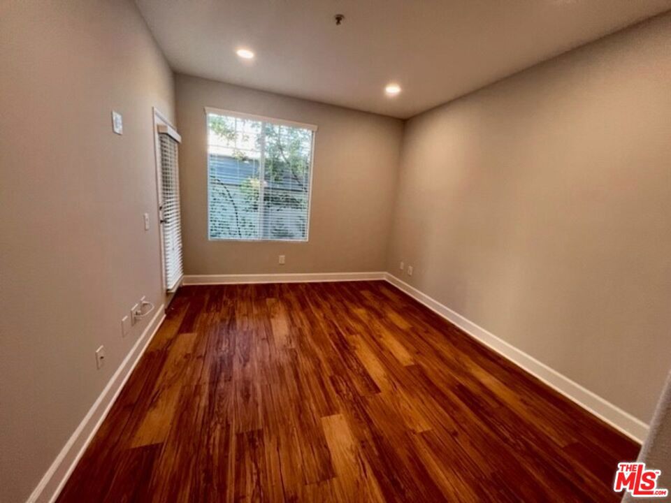 https://media.crmls.org/mediaz/69537436-d1f9-4446-bb7a-ca9d410a9642.jpg?preset=X-Large
