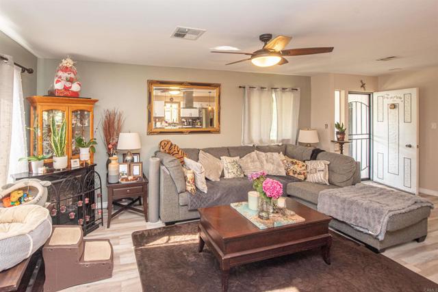 1010 Bobier Dr E, Vista CA: https://media.crmls.org/mediaz/69538ca5-90f1-4df7-8edf-31b82b7ed7ba.jpg