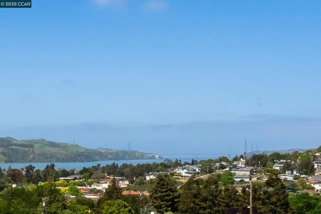 1620 Saint Francis Ct, Benicia CA: https://media.crmls.org/mediaz/69541b8c-72e6-4925-9a25-f9042d367ad4.jpg