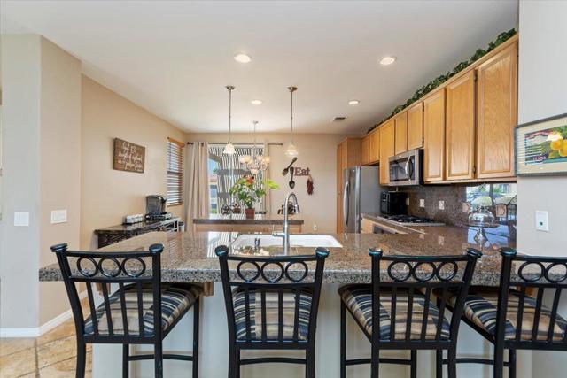 42330 Bridges Court, Indio CA: https://media.crmls.org/mediaz/69549965-b7f4-4da4-b90e-2398669efec3.jpg