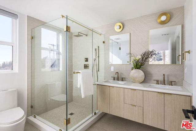 6048 E Burwood Avenue, Los Angeles CA: https://media.crmls.org/mediaz/6954a382-1dd3-4e36-8519-004832807e13.jpg