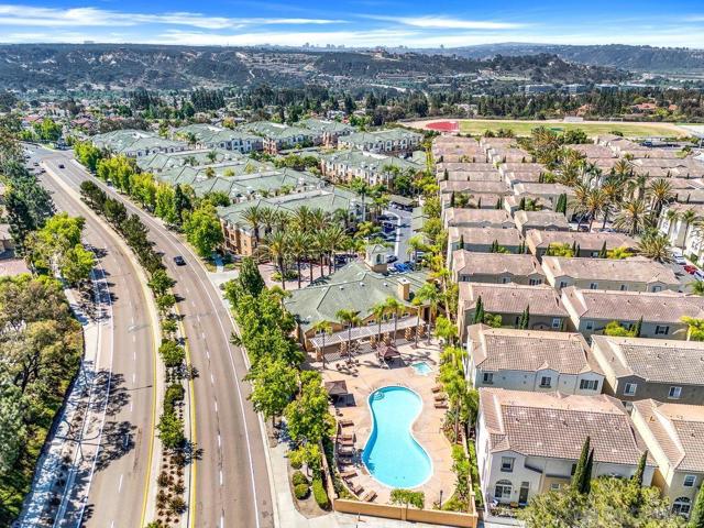 12362 Carmel Country Rd, San Diego CA: https://media.crmls.org/mediaz/6954ffa0-126c-4104-8981-0212a85e7aa5.jpg
