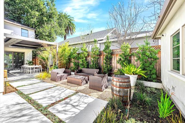 2101 Valparaiso Avenue, Menlo Park CA: https://media.crmls.org/mediaz/6955d9c1-6255-4af4-ab1d-778a8cdb259a.jpg