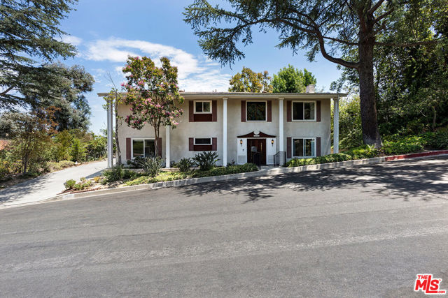 3450 White Rose Way photo 1