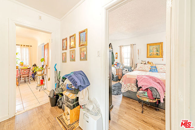 1618 S Burnside Avenue, Los Angeles CA: https://media.crmls.org/mediaz/69560a64-8e7a-45a2-8883-9bcf690b962c.jpg
