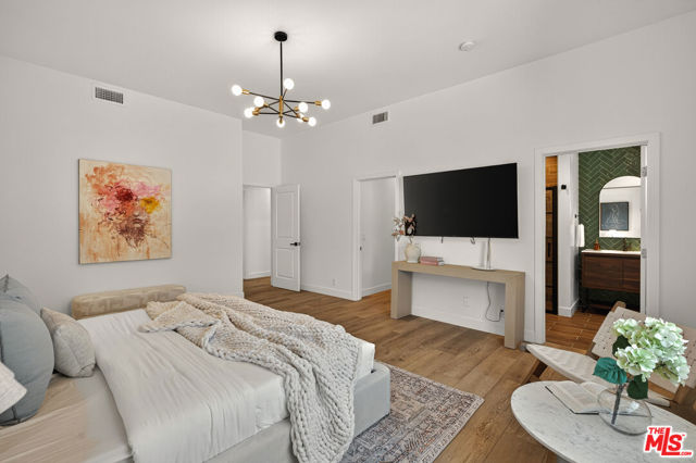 2603 Crestmoore Place, Los Angeles CA: https://media.crmls.org/mediaz/695677df-d140-42bb-86be-3a322f204a13.jpg