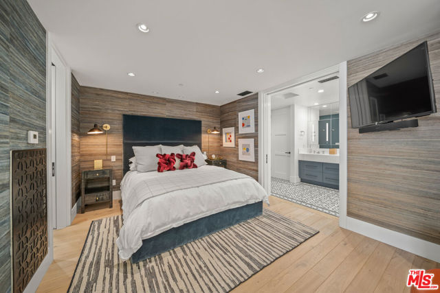 849 S Broadway, Los Angeles CA: https://media.crmls.org/mediaz/695692ee-2e2f-4a78-a46c-434ccbb52b94.jpg