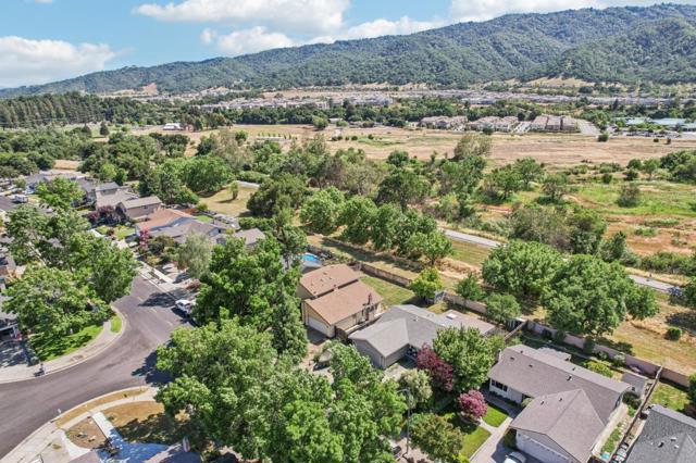 7433 Crawford Drive, Gilroy CA: https://media.crmls.org/mediaz/6956bbad-7ce4-4fcf-8c86-ef3ca46fa4b9.jpg