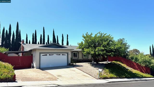 2139 Chestnut Dr, Pittsburg CA: https://media.crmls.org/mediaz/6956c133-e8b1-4046-8e99-3660f9c1d839.jpg