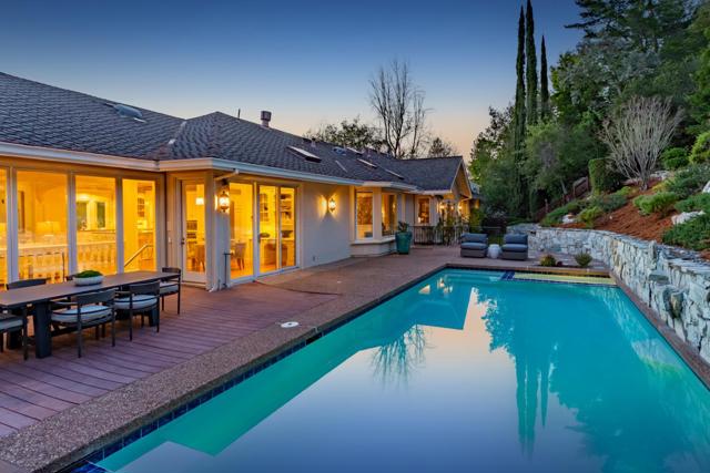 1110 Trinity Drive, Menlo Park CA: https://media.crmls.org/mediaz/6956faf3-fdaa-4eb9-8d32-a55b166d3143.jpg