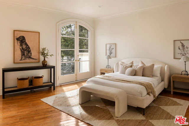 10509 Vestone Way, Los Angeles CA: https://media.crmls.org/mediaz/69573c5a-cd5e-46e4-a7af-de9d984be716.jpg