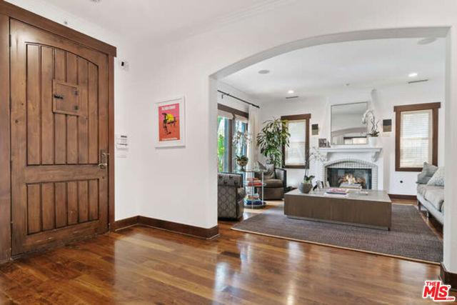14318 Valley Vista Boulevard, Sherman Oaks CA: https://media.crmls.org/mediaz/69578f9f-a436-4bf8-810d-636f30572651.jpg