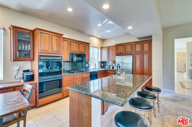 1008 Harbor Crossing Lane, Marina del Rey CA: https://media.crmls.org/mediaz/6958362b-2996-4490-86bf-977c228bed29.jpg