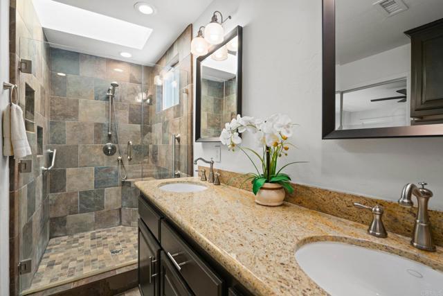 620 Sunset Drive, Vista CA: https://media.crmls.org/mediaz/69599962-f3ab-4f7f-bd55-dbb375c4109c.jpg