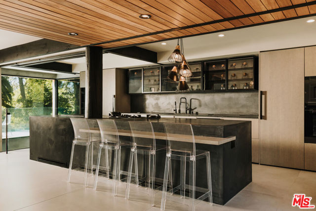 1509 Amalfi Drive, Pacific Palisades CA: https://media.crmls.org/mediaz/695a41bb-32c9-4e95-b48b-054e7bb49a52.jpg