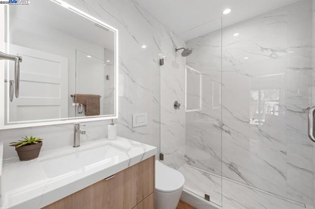 2356 15th St, San Francisco CA: https://media.crmls.org/mediaz/695b1bb2-9d0b-436a-b411-cc8f7744263e.jpg