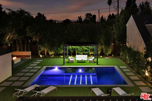 112 S Valley Street, Toluca Lake CA: https://media.crmls.org/mediaz/695b595e-3e4b-4b3b-8994-93263f68e3c1.jpg
