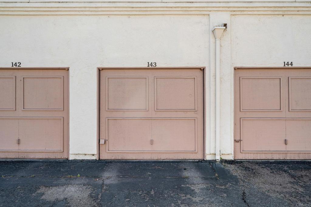 https://media.crmls.org/mediaz/695c34df-73b8-4c2e-8f0d-41e38cc4b294.jpg?preset=X-Large