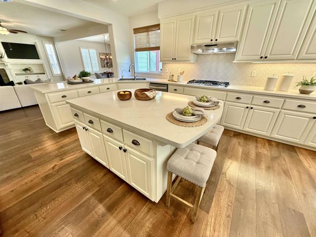 1164 Lexington Way, Livermore CA: https://media.crmls.org/mediaz/695c8e8b-2852-4ec5-a7ff-cbc5bd95d53c.jpg