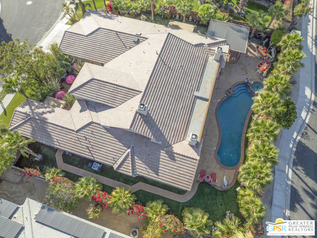 18 Calais Circle, Rancho Mirage CA: https://media.crmls.org/mediaz/695cbc41-cb5a-49c8-aaf9-e14a28b321f6.jpg