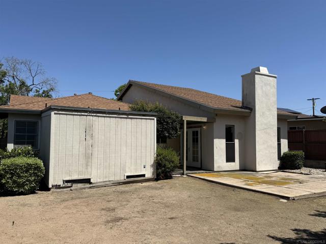 6056 Winfield Ave, La Mesa CA: https://media.crmls.org/mediaz/695cc46d-7ee7-4bd6-90d9-2851cf8eef40.jpg