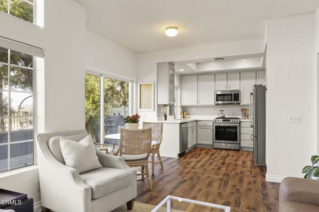 Detail Gallery Image 13 of 54 For 1164 Amberton Ln, Newbury Park,  CA 91320 - 3 Beds | 2/1 Baths