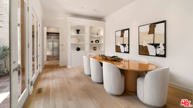 23349 Malibu Colony Road, Malibu CA: https://media.crmls.org/mediaz/695e3bbf-37e7-4ceb-bce3-e2ae1f9cf169.jpg