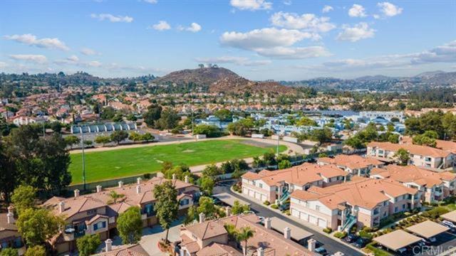 11358 Via Rancho San Diego Unit G, El Cajon CA: https://media.crmls.org/mediaz/695e76e1-d6e8-4480-a999-4ede9eb8368b.jpg