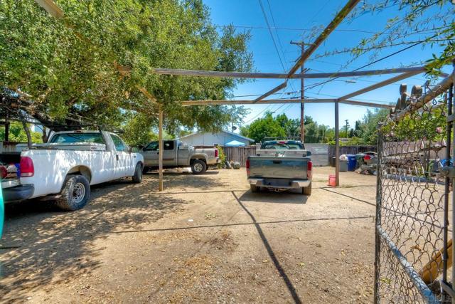759 W 10Th Ave, Escondido CA: https://media.crmls.org/mediaz/695ecb3c-ba95-44c6-8845-f9b3d5e31109.jpg