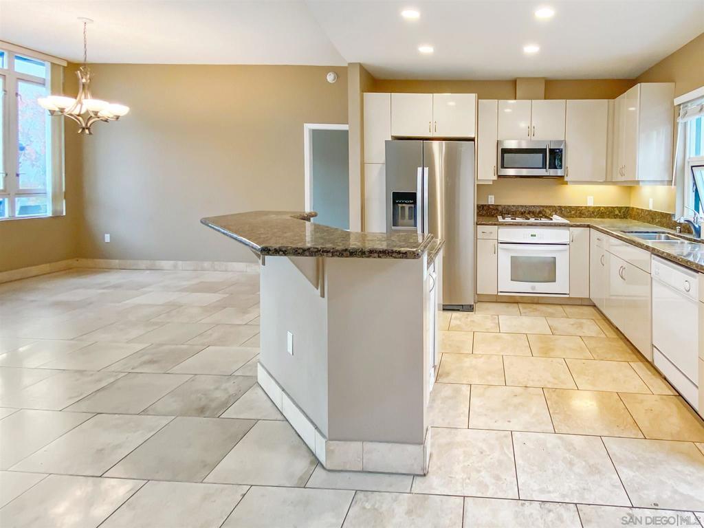 555 Front St - photo 11