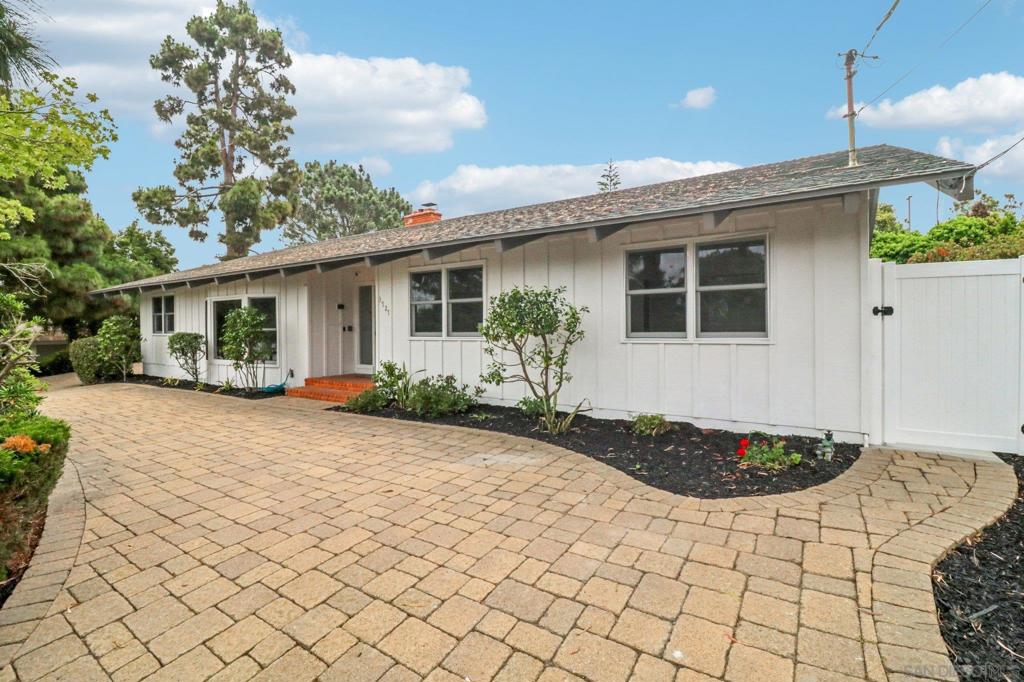 3727 Cedarbrae Lane