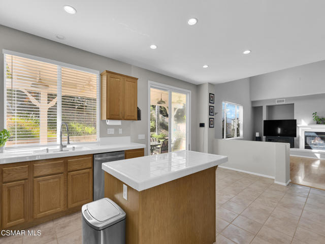 659 N Muirfield Avenue, Simi Valley CA: https://media.crmls.org/mediaz/695f53b2-1fcb-4ba6-a943-23f09e0758d2.jpg