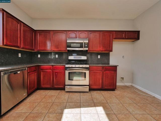 2035 Pasado Avenue, Manteca CA: https://media.crmls.org/mediaz/695fbfc8-631a-48a0-9e8f-f7c2fe57667a.jpg